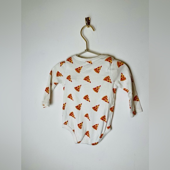 Monica and Andy Pizza Onesie 6-9 months - Picture 4 of 6